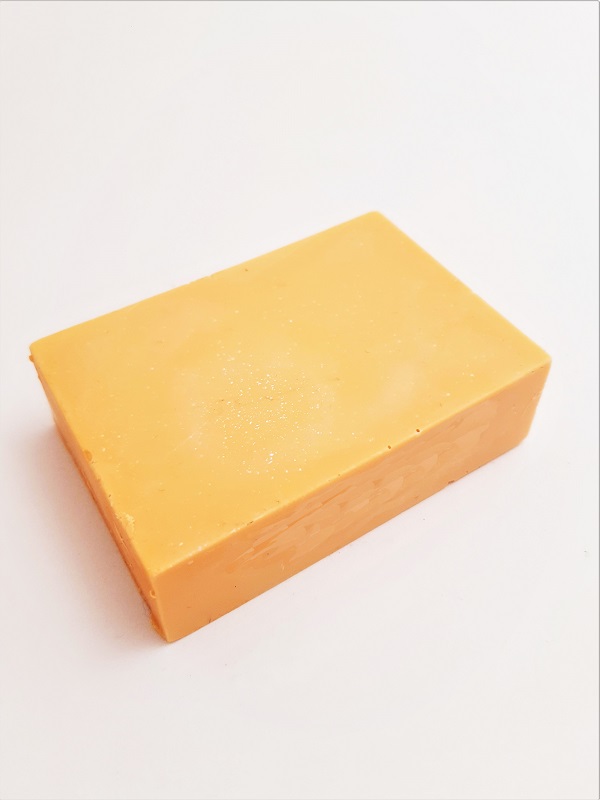 Mýdlová hmota světle oranžová 220 g