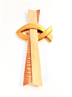 Dřevěný kříž se zlatou rybou